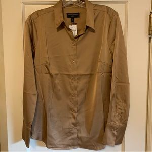 Banana Republic NWT satin classic blouse. Size women medium.
